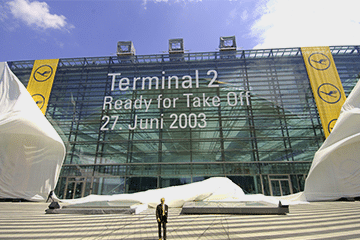 Terminal2Gebaeudeinszenierung-2