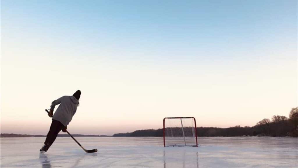 Eishockey auf einem See