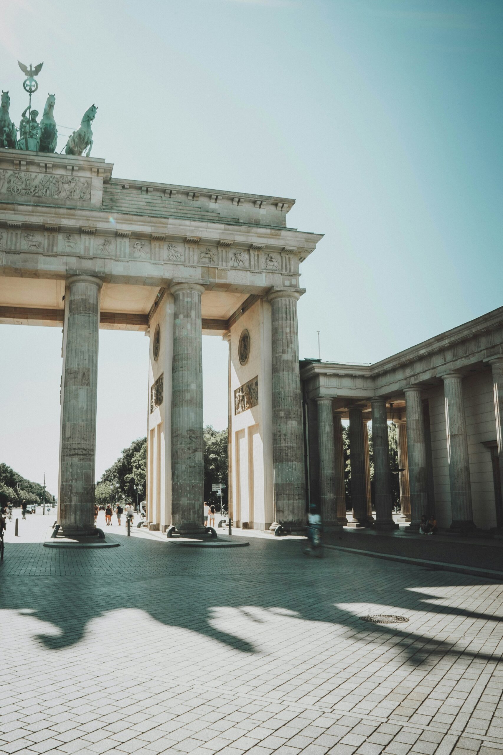 Teambuilding in der Hauptstadt Berlin – das Brandenburger Tor als imposantes Wahrzeichen und symbolischer Rahmen für gemeinsame Erlebnisse und Teamspirit.