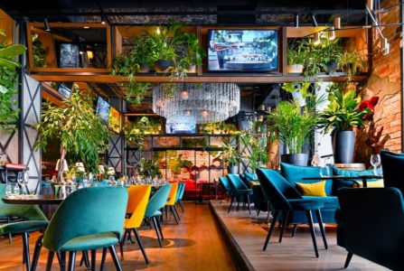 Fancy Restaurant, bunt eingerichtet